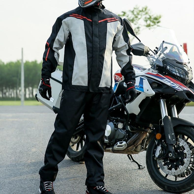 バイクウェア 高防水レインウェア 透湿仕様 反射材搭載 ツーリング対応