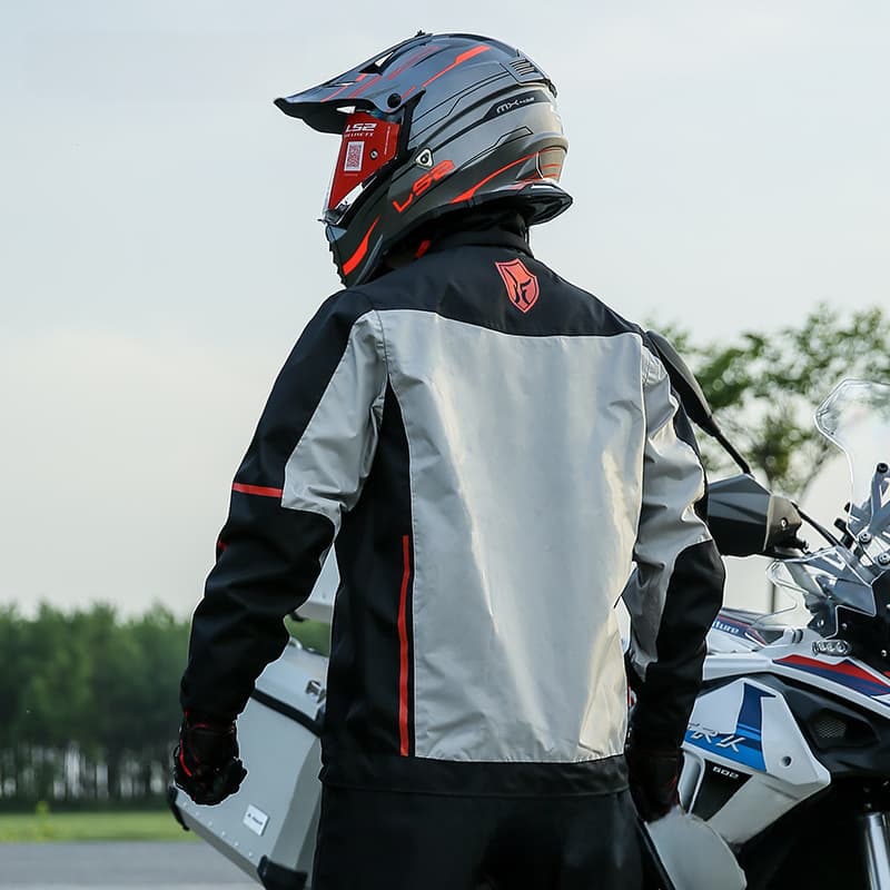 バイクウェア 高防水レインウェア 透湿仕様 反射材搭載 ツーリング対応